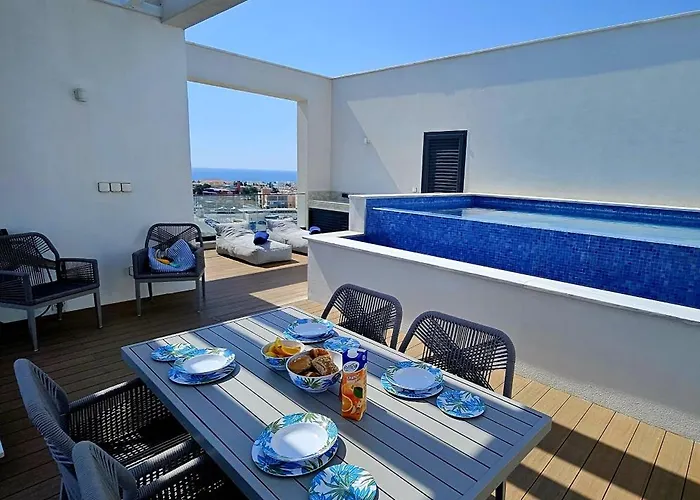 Heritage Paphos, Luxury Duplex With Private Pool アパート *